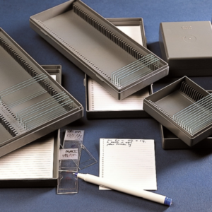 Cajas para portamuestras de microscopio marca Kartell